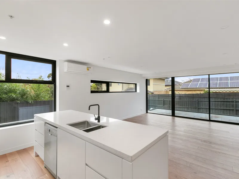 MOVE-IN NOW. Huge Incentives, Ideal for purchase with low deposit.