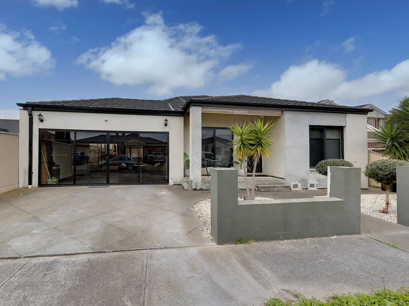 Over 30 squares of Quality Living!!!