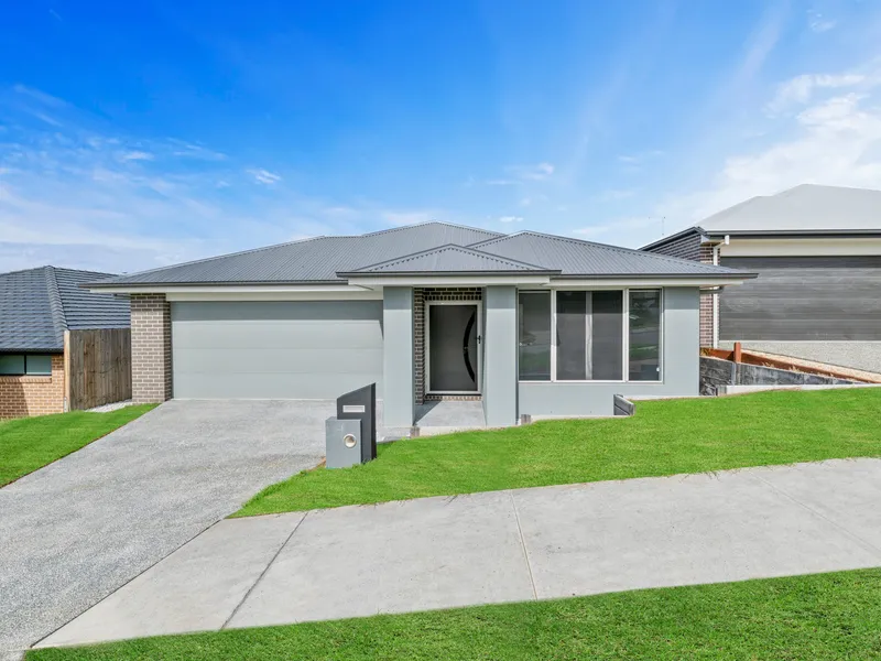 BRAND NEW FAMILY HOME, MULTIPLE LIVING ROOMS – AVAILABLE NOW