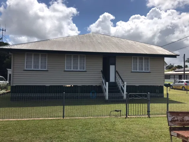 Cute little house in Town