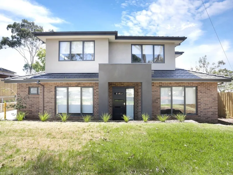 Amazing townhouse in the zone (STSA)