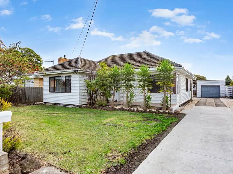 Recently Renovated 3 Bedroom Plus 4th Bedroom and Kitchenette Bungalow