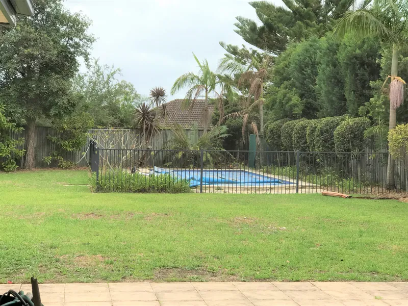 POOL & GARDEN MAINTENANCE INCLUDED-AS NEW LARGE 2STOREY-SUNNY NORTH LEVEL BACKYARD-WALK KILLARA HIGH