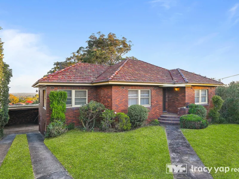 IMPRESSIVE FULL BRICK FAMILY HOME IN A SOUGHTAFTER STREET