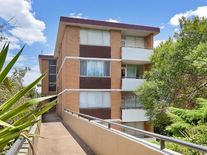 GREAT VALUE UNIT CONVENIENT TO RNSH AND TAFE -  **OPEN FOR INSPECTION SAT 10TH APRIL AT 2:25 - 2:40PM** CONTACT NADIA ON 0434 291 021