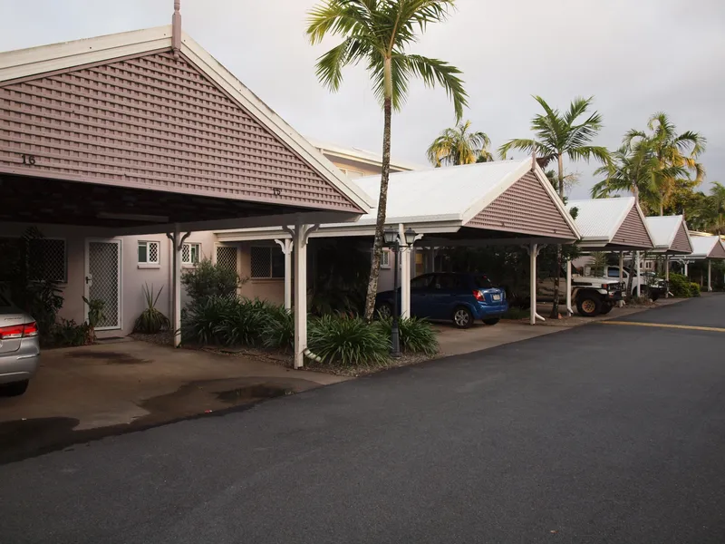 LOVELY ONE BEDROOM LOFT TOWNHOUSE – LOW BC FEES