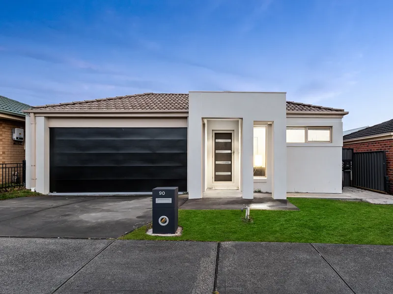 CARDINIA LAKES FAMILY HOME!