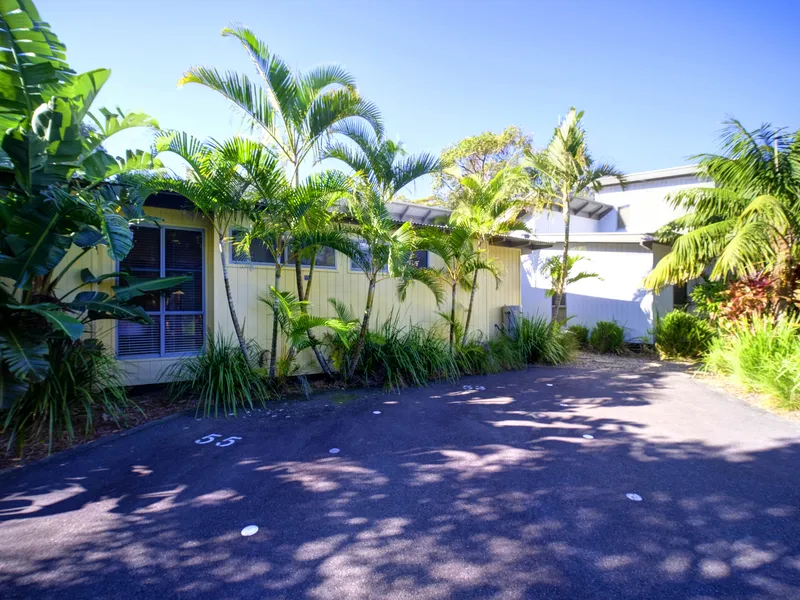 Retreat to Mobys at Boomerang Beach!