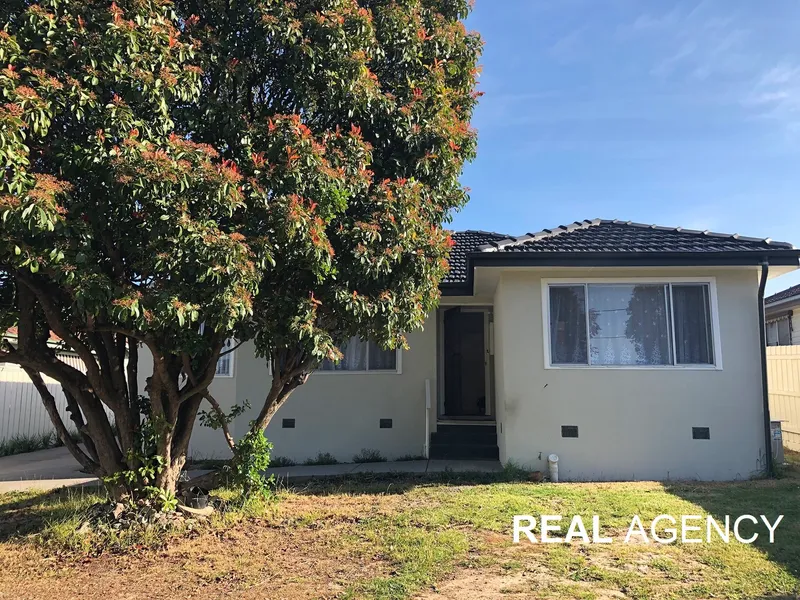 $420/week Three Bedroom Prime Location Well Presented Absolutely Convenient!