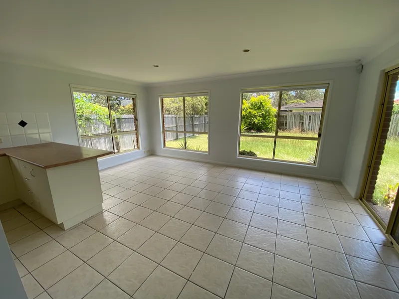 Beautiful Large Family Home! on a large block!! Vacant now!!