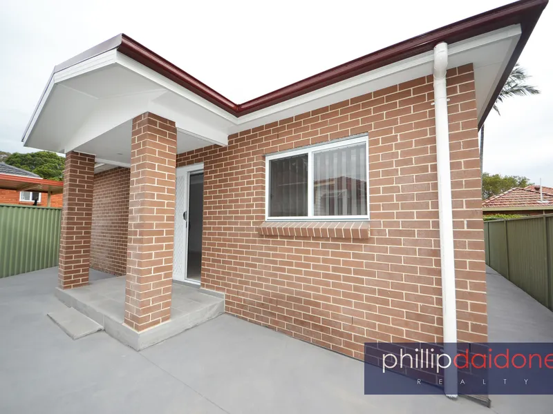 NEAR NEW GRANNY FLAT