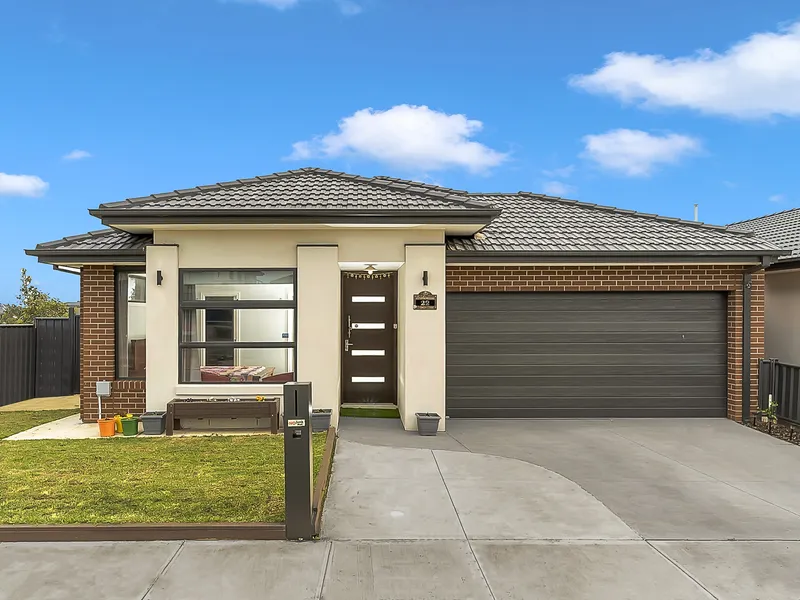 Modern Lifestyle & Perfect Location - East Facing Mimosa built Stunner.
