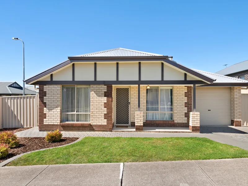 Low maintenance, modern living in a lovely location!