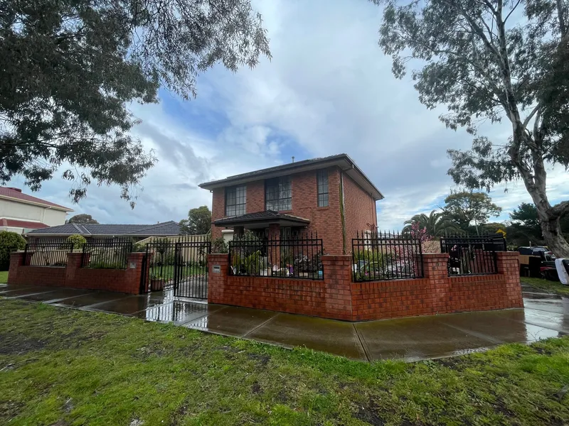 THREE BEDROOM HOUSE IN SUNSHINE NORTH