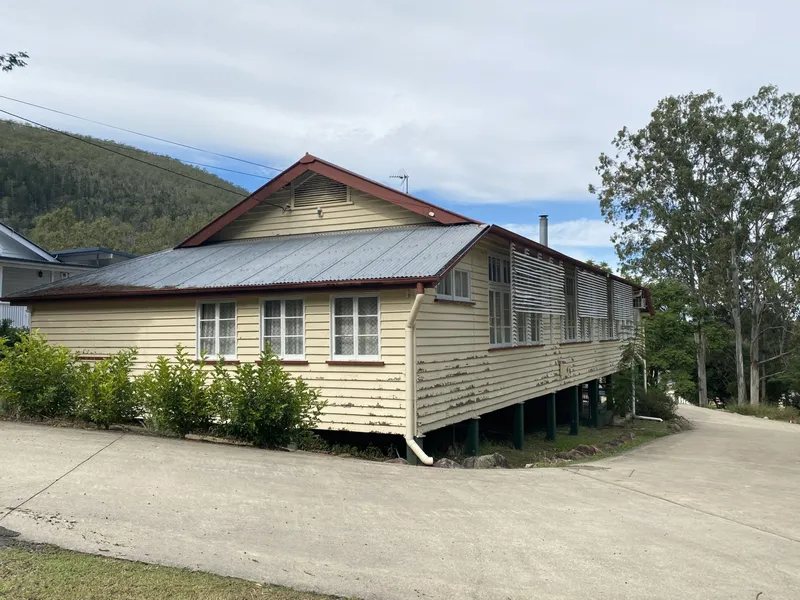Historic Somerset Dam School House
