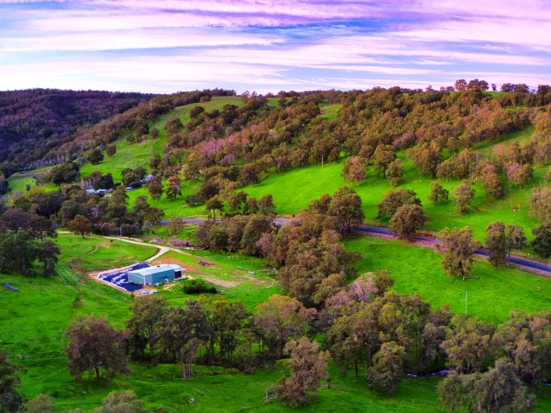 Lifestyle Getaway 5 Acre farm with Big Shed