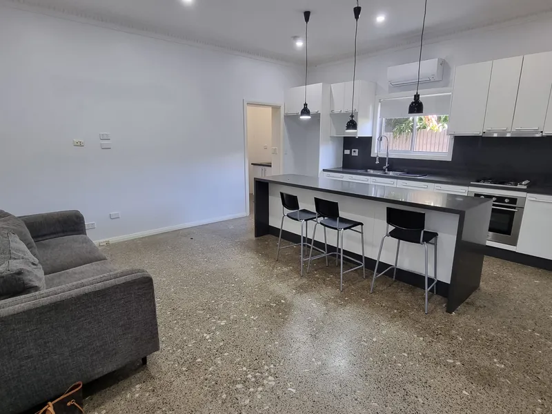 Near new 3 bedroom granny flat for rent in condell Park