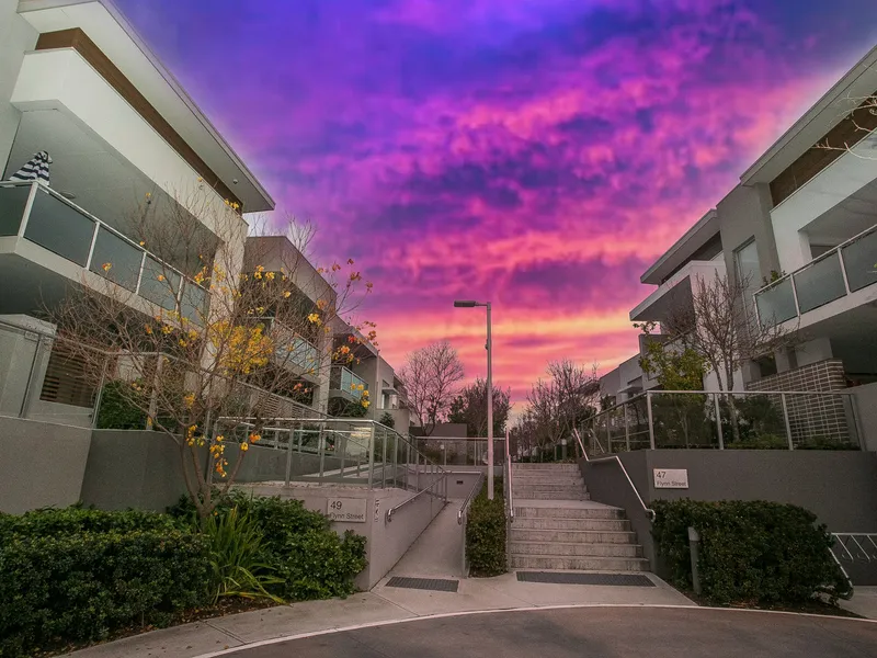 WESTERN SUBURBS LIFESTYLE BETWEEN CITY AND COAST