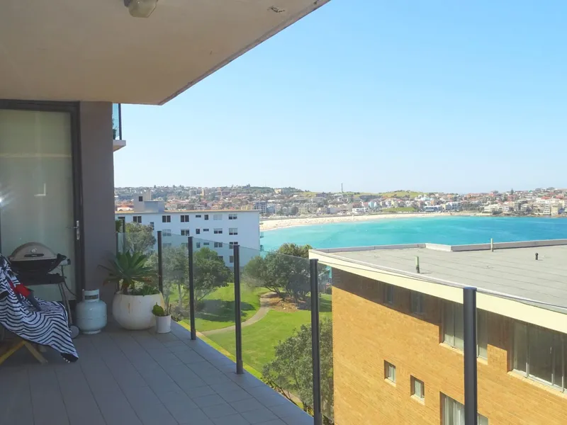 Waterfront Apartment with Spectacular Beach & Ocean Views