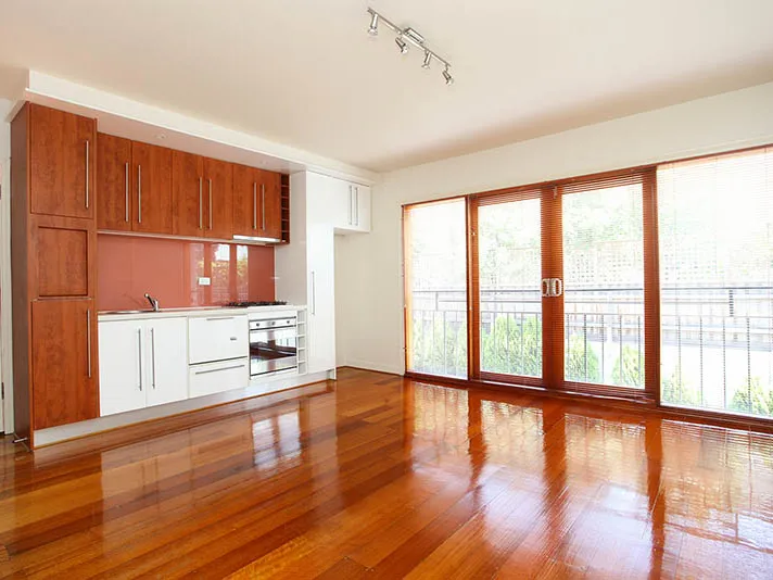 Lovely, light filled apartment