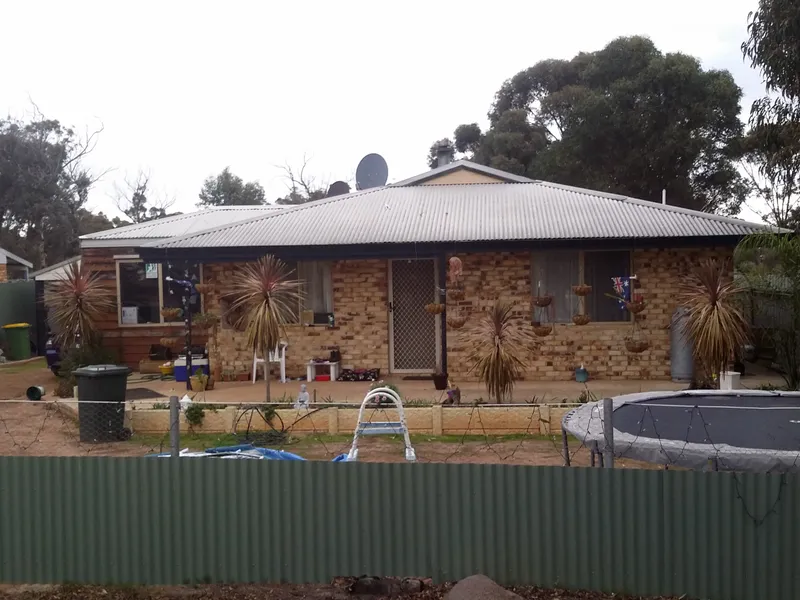 Broomehill Village 3 X 1