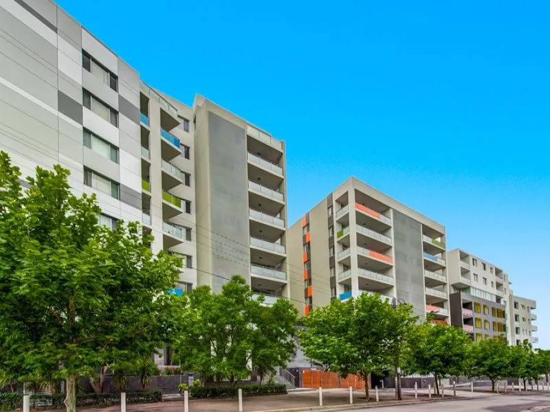 FOR IMMEDIATE SALE: MODERN THREE-BEDROOM PLUS STUDY