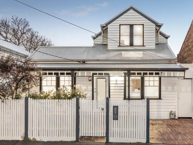 Private Renovated Sanctuary, Metres from Chapel Street and Park
