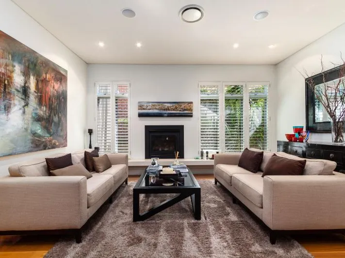 CONTEMPORARY & PROUD FAMILY HOME