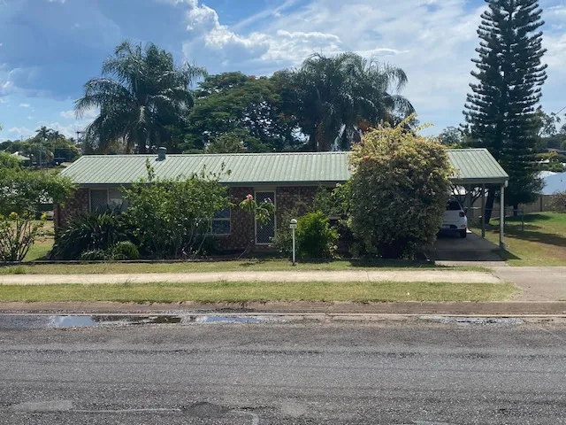 WALK TO TOWN, LAKE APEX AND CLOSE TO SCHOOLS