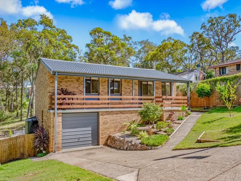 BEAUTIFULLY RENOVATED - BACKS ONTO RESERVE