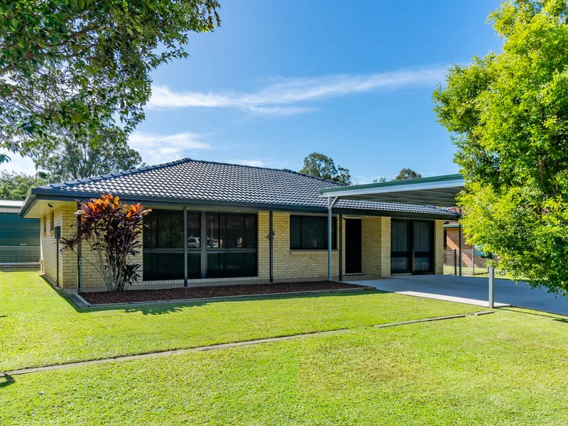 Extensively Renovated Lowset Brick with the Dream Shed
