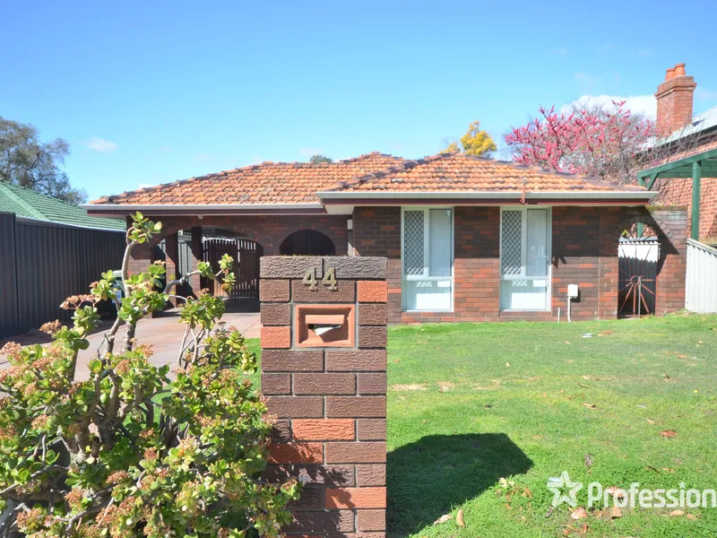 Walk to the Shops and Cafe Strip.