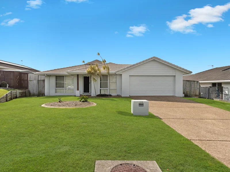 Neat and tidy family home located in the Palkland's estate!