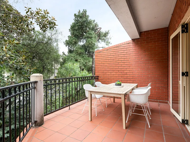 Modern, Spacious and Low Maintenance Living!