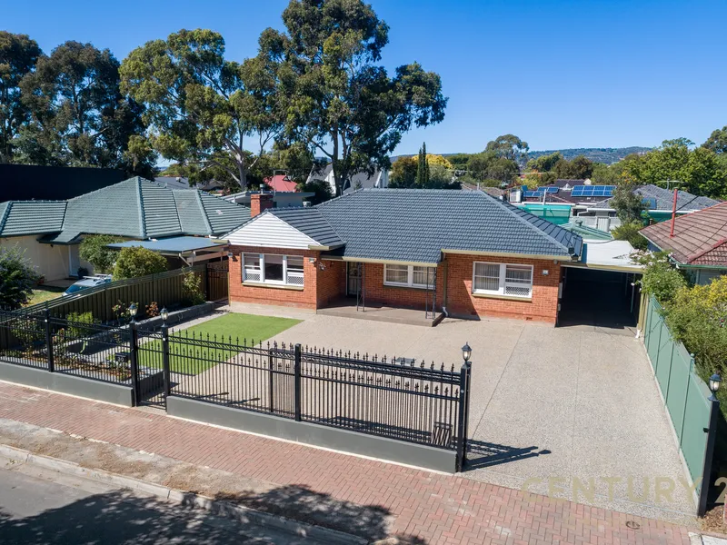 Location, Location, Location and sooo close to Pembroke school