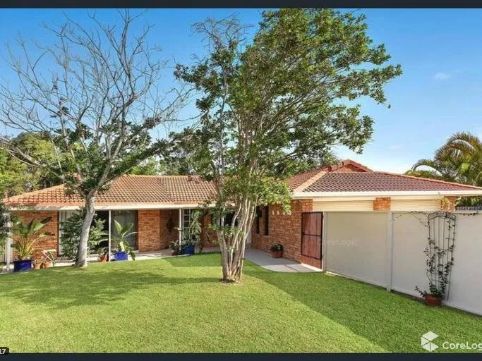 Spacious 3 Bedroom Low Set Home!