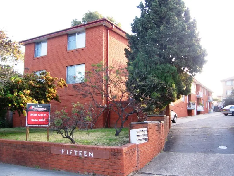 2 Bedroom Unit Close to Shops