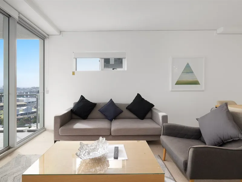 Experience urban lifestyle with this Inner City Apartment!