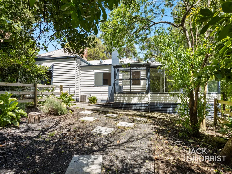 listedAS - Charming Country Farmhouse