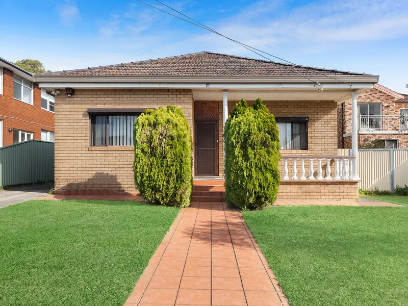 1045SQM APPROX BLOCK WITH TWO RESIDENCES AND OUTSTANDING DEVELOPMENT POTENTIAL