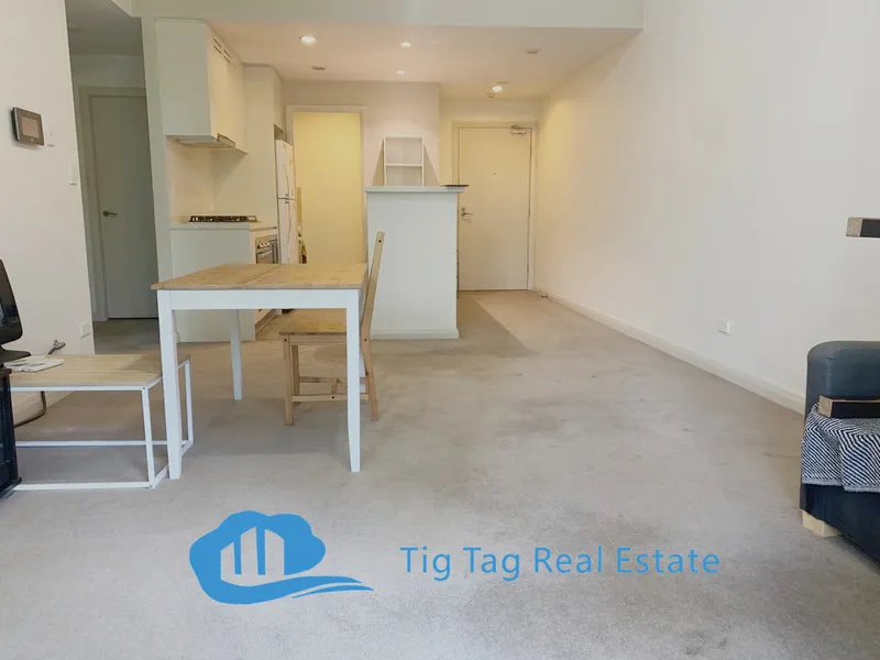 Furnished 2 bedroom apartment in highly regarded complex