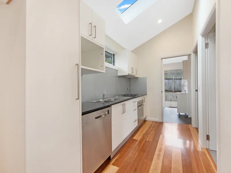 Architecturally Designed 2 Bedroom Granny Flat in Premier Location: Storage Galore!