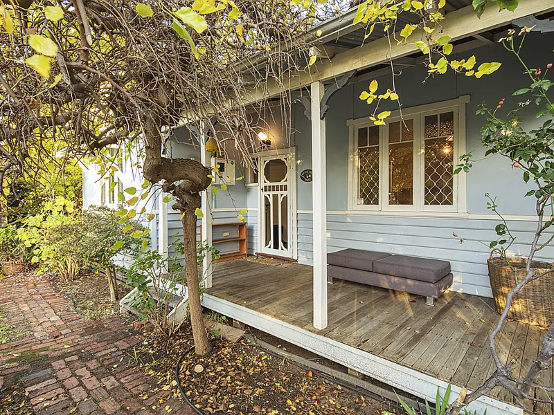 CHARACTER COTTAGE WITH A LOCATION TO MATCH.