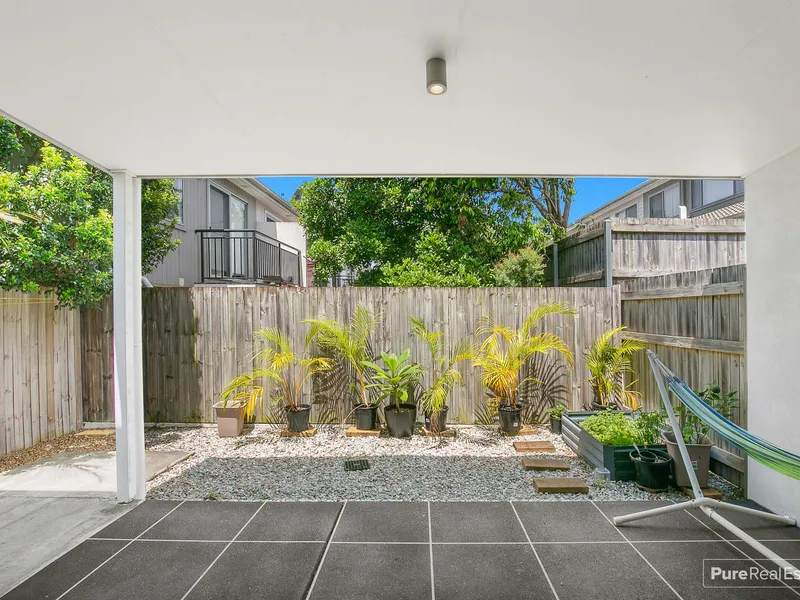 Gorgeous Modern 4 Bedroom Townhouse in Relaxed Setting