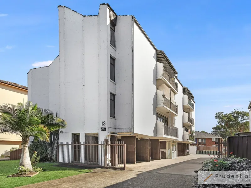 Walking distance to all Public Transport.