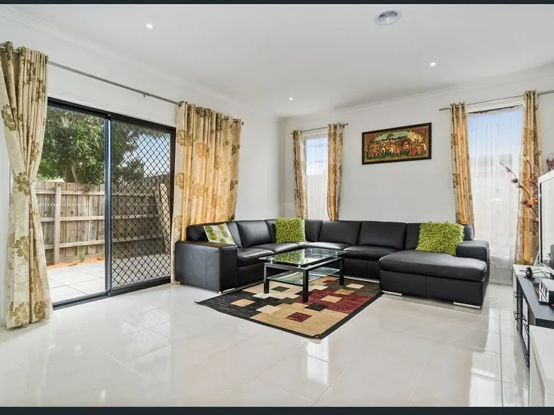 Stunning 4 bedroom home FHSZ - close to all amenities