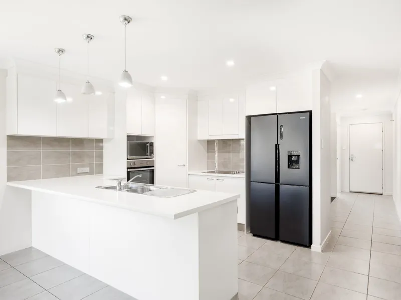 6 DAHLIA CRESCENT, CABOOLTURE