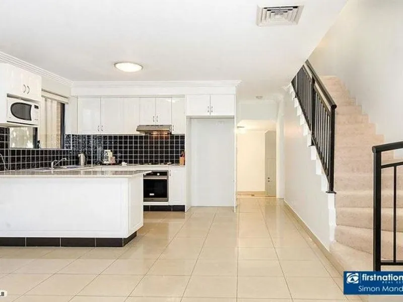 AMAZING DUPLEX, CLOSE TO TRANSPORT AND THE AIRPORT