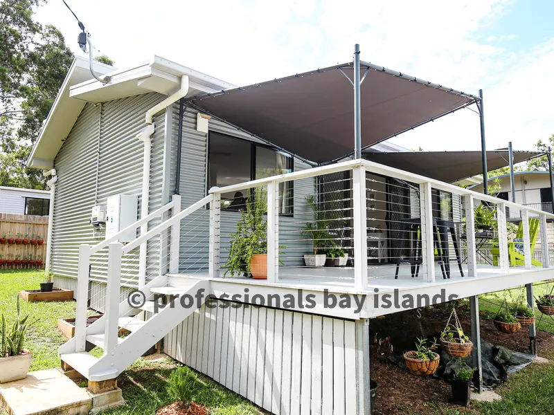 Ideal Island Weekender