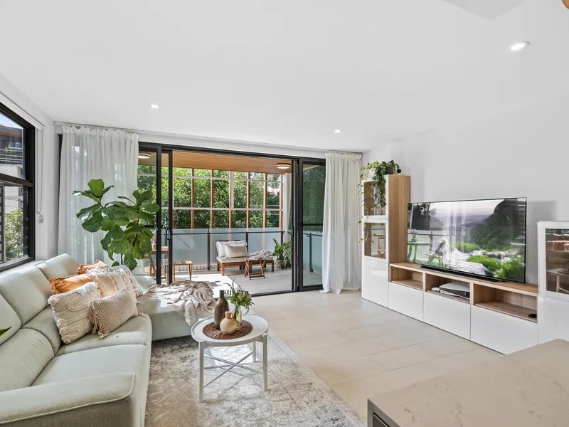 HIGH END, LUXURIOUS AND HUGE 2 BEDROOM APARTMENT